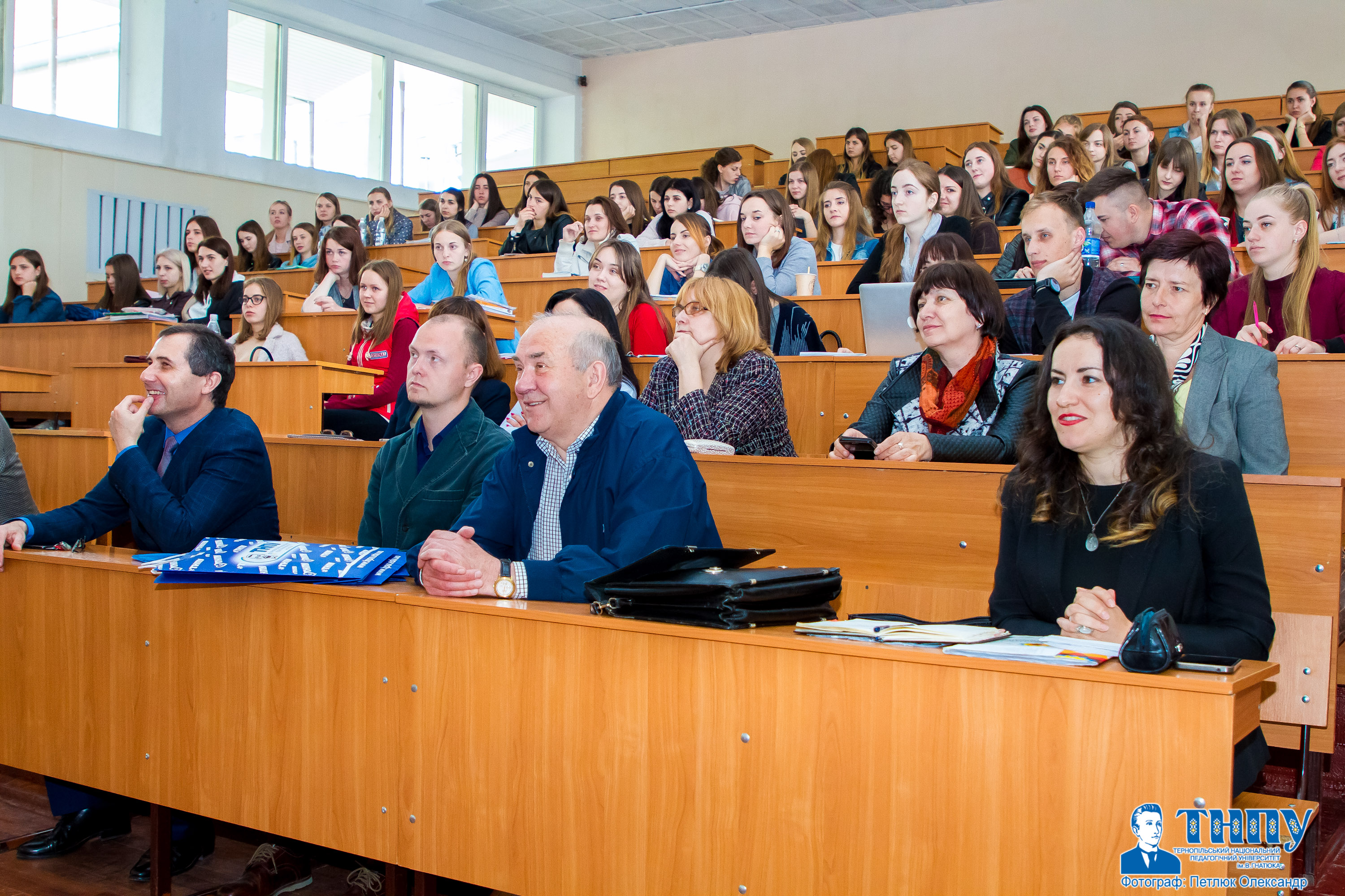 Вся увага прикута до зімсту лекції німецького професора